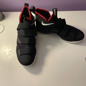 Mens lebron bred 11’s